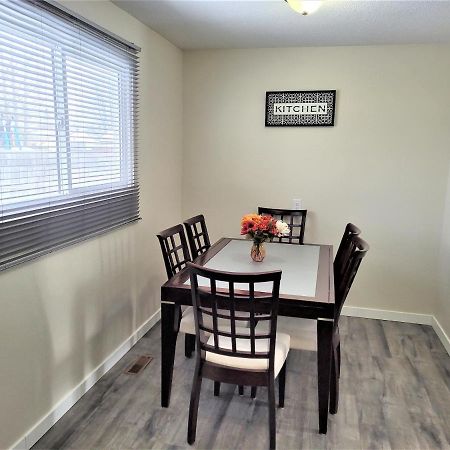 Cozy 4 Bedroom Townhouse - Peaceful Feel Of Home ウィニペグ エクステリア 写真