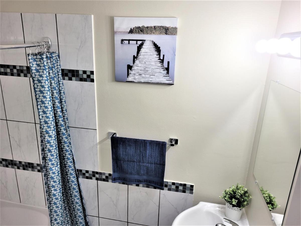 Cozy 4 Bedroom Townhouse - Peaceful Feel Of Home ウィニペグ エクステリア 写真