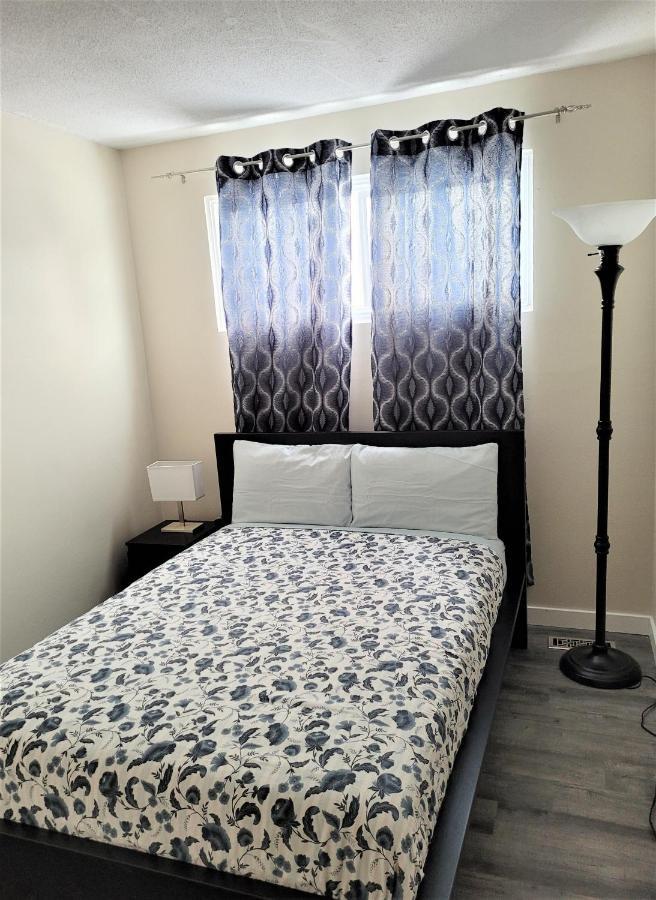 Cozy 4 Bedroom Townhouse - Peaceful Feel Of Home ウィニペグ エクステリア 写真