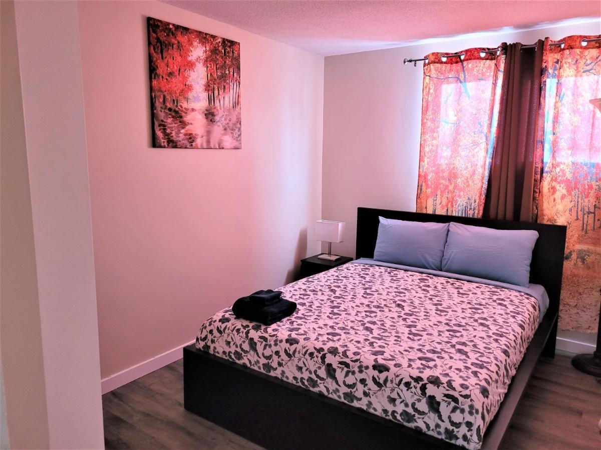 Cozy 4 Bedroom Townhouse - Peaceful Feel Of Home ウィニペグ エクステリア 写真