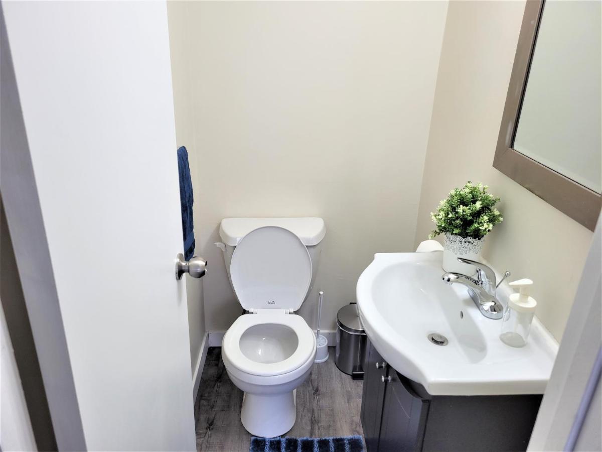 Cozy 4 Bedroom Townhouse - Peaceful Feel Of Home ウィニペグ エクステリア 写真